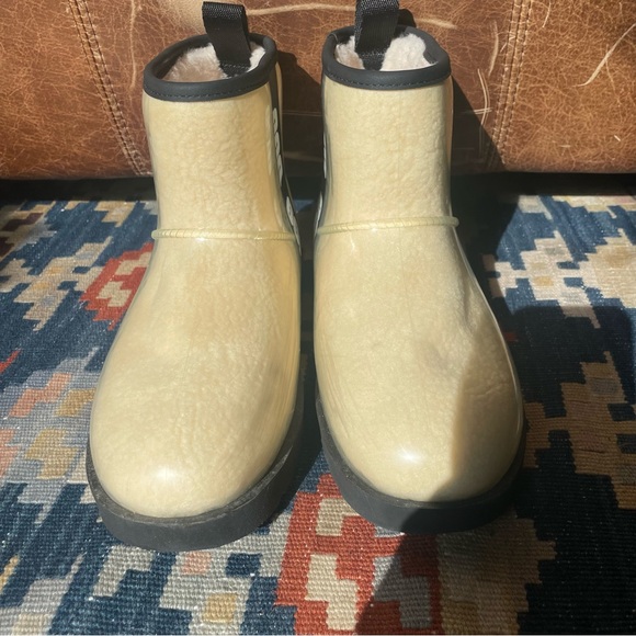 UGG Classic Clear Mini Boot Womens Size 7 - Picture 3 of 12